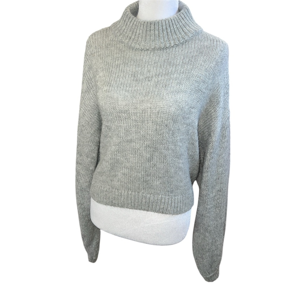 Cropped Sweater with Oversized Sleeves size Medium